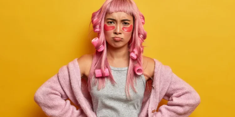 girl with 90s Blowout Haircut